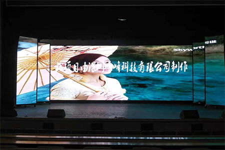 為什么戶外LED全彩屏的顏色漸變過程中會出現(xiàn)斷層？